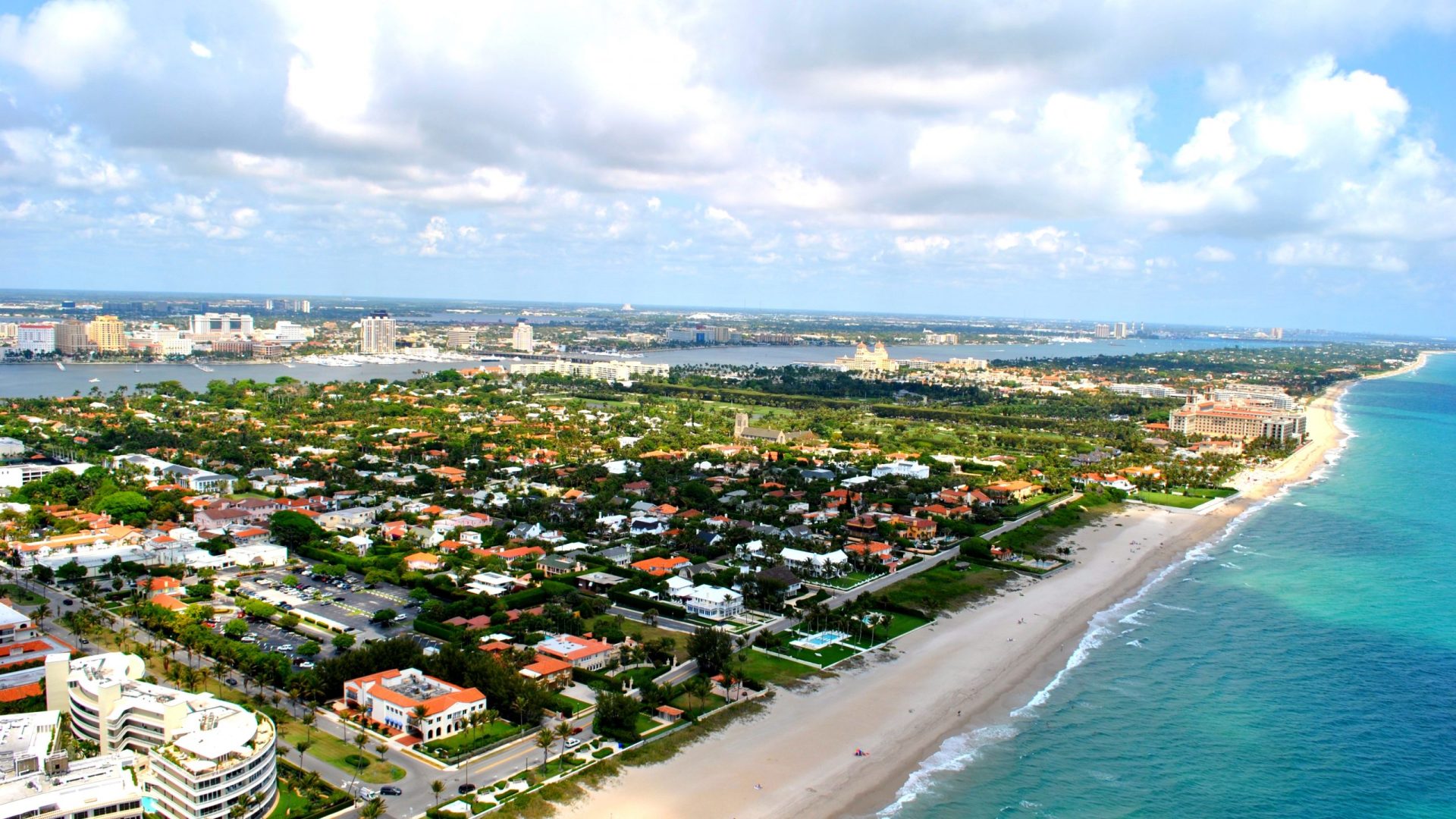 https://commons.wikimedia.org/wiki/File:PALM_BEACH_FLORIDA_AERIAL_2011.jpg