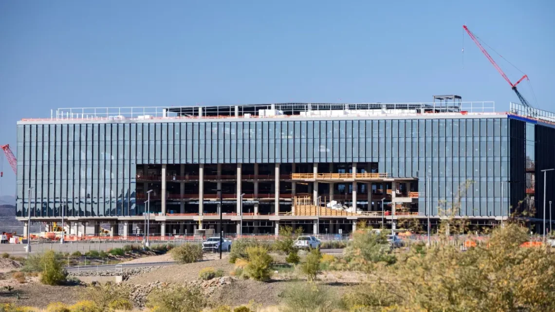 Construction of the Taiwan Semiconductor Manufacturing Company "megafab" plant in Phoenix. (Jim West/UCG/Universal Images Group/Getty Images via Grist)