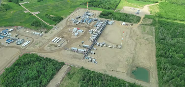 A drill pad seen from above. The evidence base for health harms associated with living close to active oil and gas wells emerged long after B.C.’s setback regulations were created in 2010. (Tim Takaro/ CC BY)